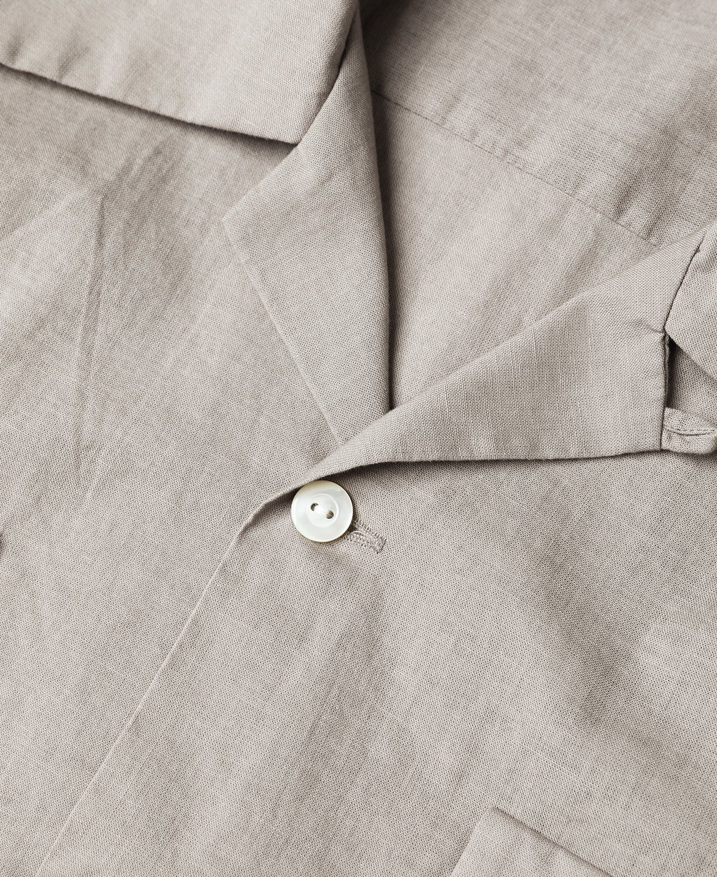Lot 220L 1940s Linen-Cotton Open Collar Shirt - Khaki Gray